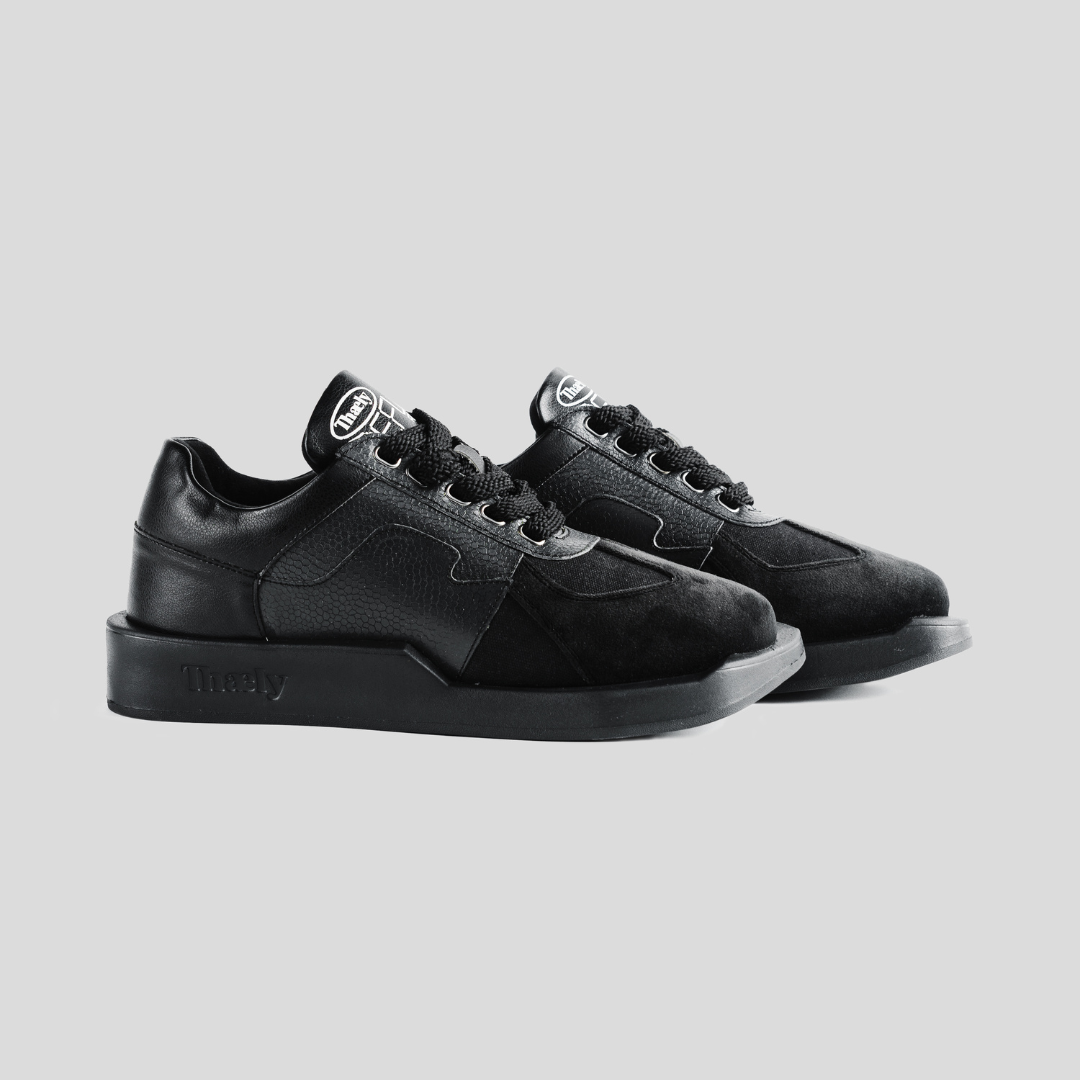 Thaely Black Vulture Reflex Runnner | Sustainable Runners