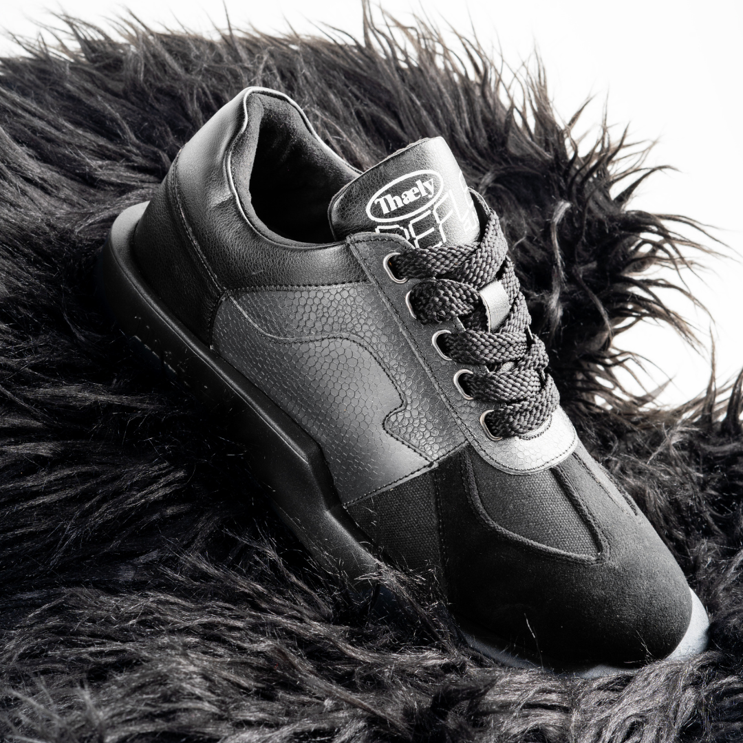 Thaely Black Vulture Reflex Runnner | Sustainable Runners